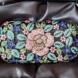 Hard shell beaded cluch